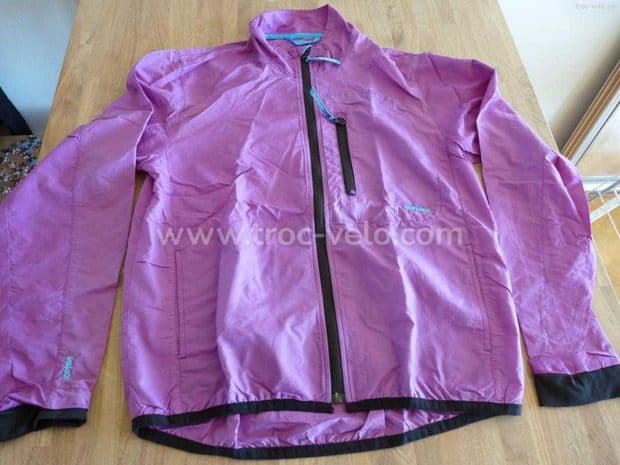 Veste coupe vent pluie . surface taille : m . - 1