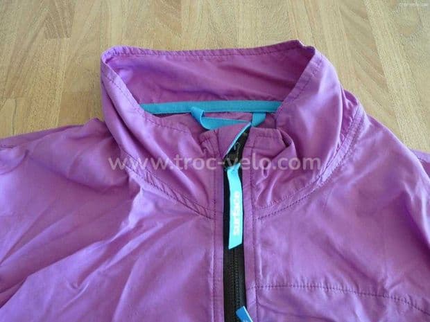Veste coupe vent pluie . surface taille : m . - 2