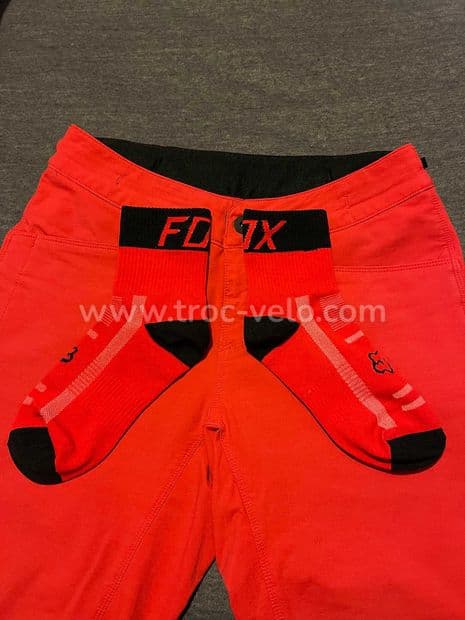 Short Fox Rouge (taille 28) + paire chaussettes - 3