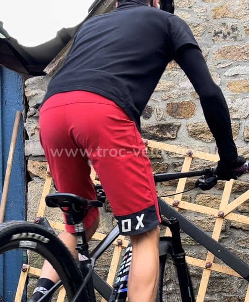 Short Fox Rouge (taille 28) + paire chaussettes - 9