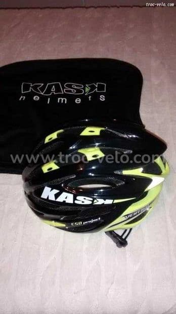 Tenue vélo casque en parfait état comme neuf - 1