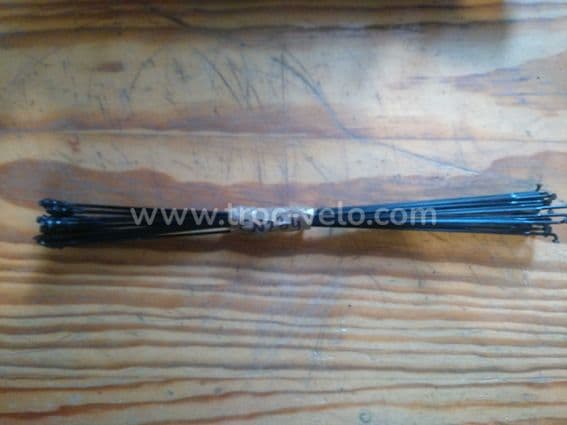 rayons cn spoke aero 424 coudés - 23 en 284 mm + écrou dt prolock - 1