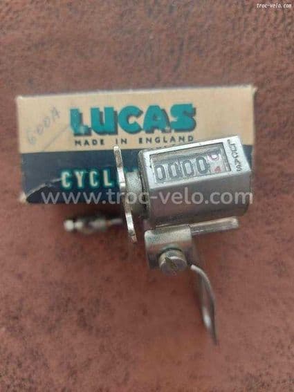 Compteur fixation axe roue avant - 1