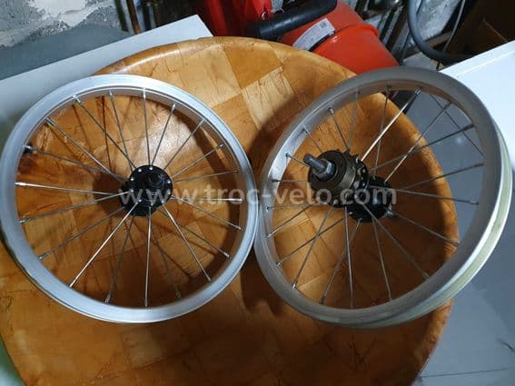 roues 14 pouces quasi neuves avec pignon - 1