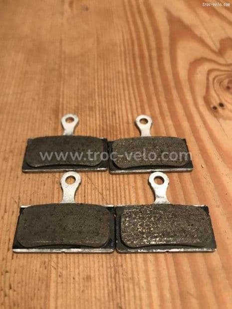 1 paire plaquettes g02a resin casi neuves - 1