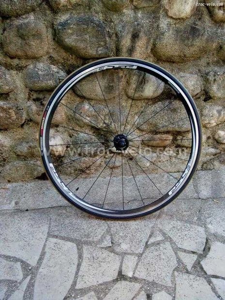 Roue avant fsa excellent état - 1