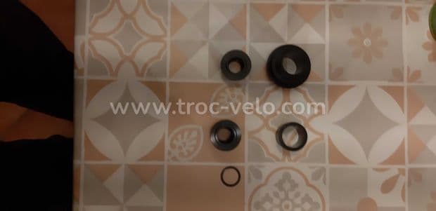 adaptateur 12mm et 20 mm roue roval specialized - 1
