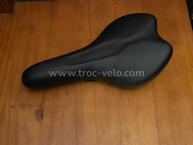 Selle BTWIN 145X280mm   Livraison offerte ! - 1
