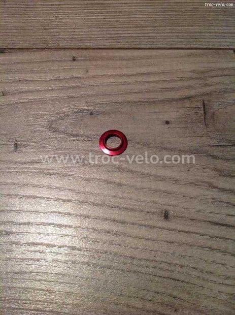 Entretoise rouge CANNONDALE pour triangle arrière - 1