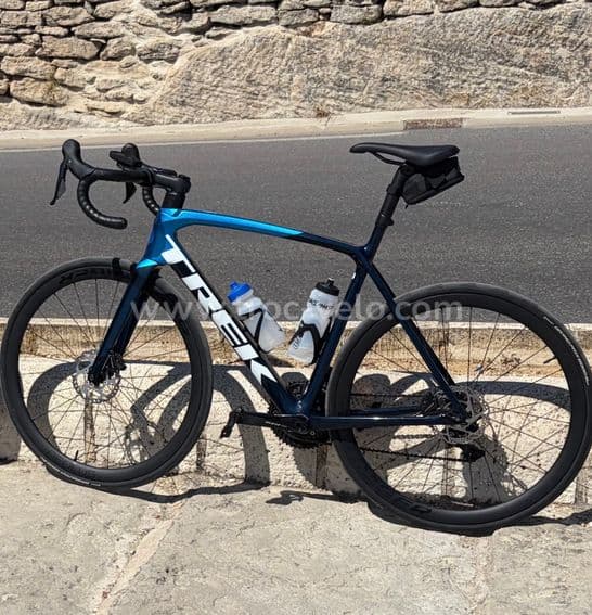 Trek Émonda SL5 Disc 2021 – T.56 – Bleu – 1500km – Roues Aeolus Pro 37 + roues origine – Shimano 105 - 1
