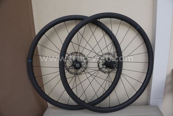 Paire de roues carbone Shimano C32 - 2