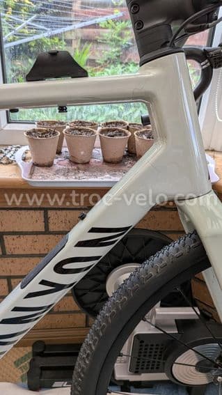 Vélo gravel carbone Canyon Grizl CF 7 2025 Sram AXS et roues Mavic + courses 2.2 - 3