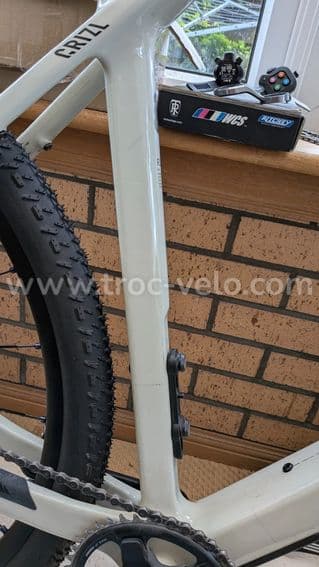 Vélo gravel carbone Canyon Grizl CF 7 2025 Sram AXS et roues Mavic + courses 2.2 - 6