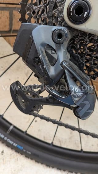 Vélo gravel carbone Canyon Grizl CF 7 2025 Sram AXS et roues Mavic + courses 2.2 - 9