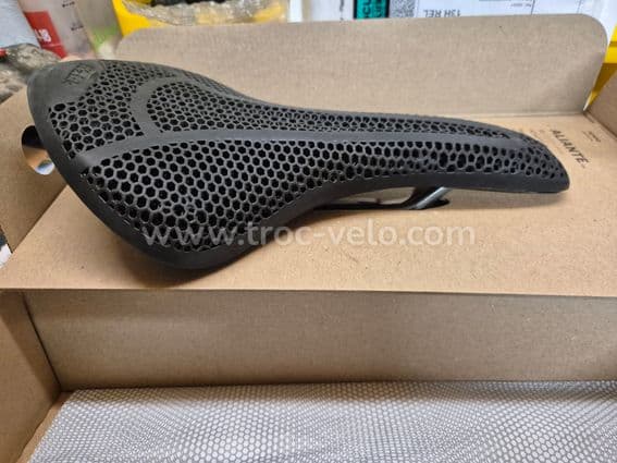 Selle FIZIK route Aliante R5 Open Régular 142 noir décor gris Selle FIZIK route Aliante R5 Open Régular 142 noir décor gris