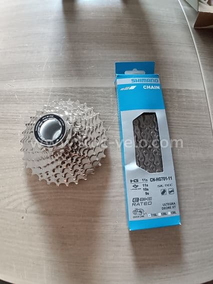 Lot cassettes et chaîne shimano - 1