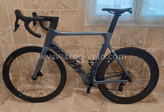 Vélo route GIANT Propel Advanced 2024 excellent état - 1