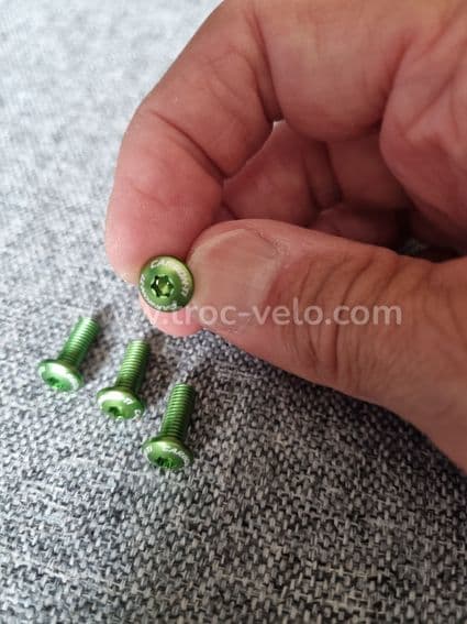 4 vis en aluminium Carbon-Ti M5 x 14 à petite tête cylindrique vert acide - 1