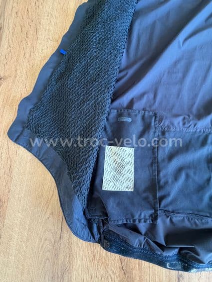 Rapha présente l'imperméable le plus léger de son histoire Rapha présente l'imperméable le plus léger de son histoire