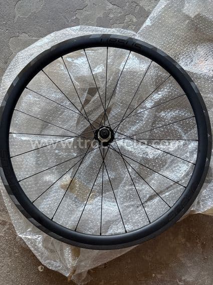 Roue carbone neuve - 1