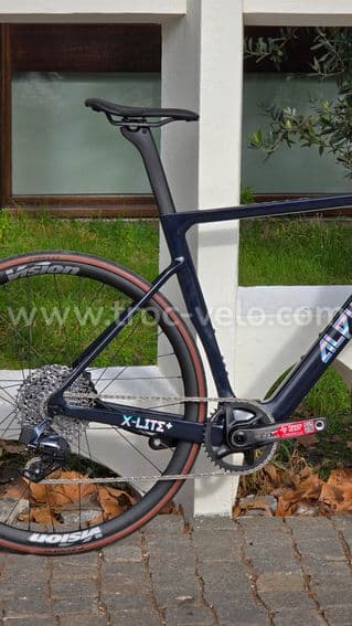 Velo route carbone Electrique 11,70 kilos - SRAM FORCE AXS sans fil - Taille L - 100% neuf - 5