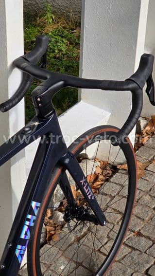 Velo route carbone Electrique 11,70 kilos - SRAM FORCE AXS sans fil - Taille L - 100% neuf - 6