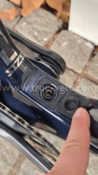 Velo route carbone Electrique 11,70 kilos - SRAM FORCE AXS sans fil - Taille L - 100% neuf - 14