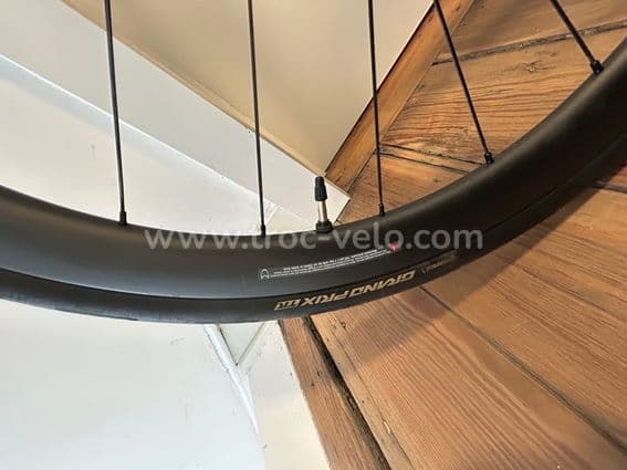 Merida Scultura 6000 Carbone 2024 | 105 Di2 | Roues Vision SC40 - 8