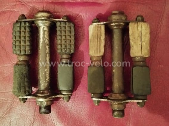 Pédales anciennes 4 caoutchouc en Bé - 2