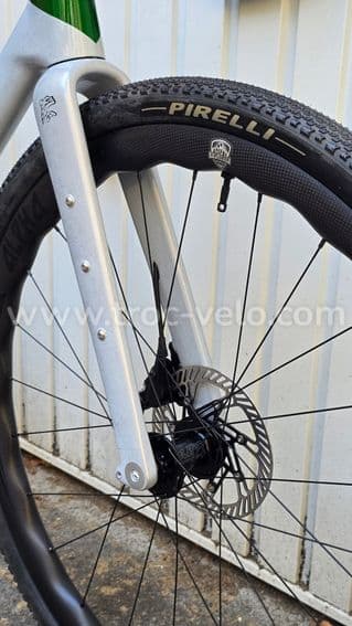 Gravel carbone 8,30 kilos - SRAM Force AXS XPLR - Roues carbone céramique - Taille M - 11