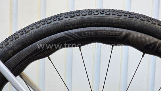 Gravel carbone 8,30 kilos - SRAM Force AXS XPLR - Roues carbone céramique - Taille M - 13