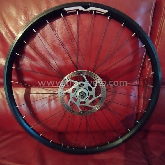 Roue avant 26" pouces disque centrekock Shimano ou a patins en Tbé - 1