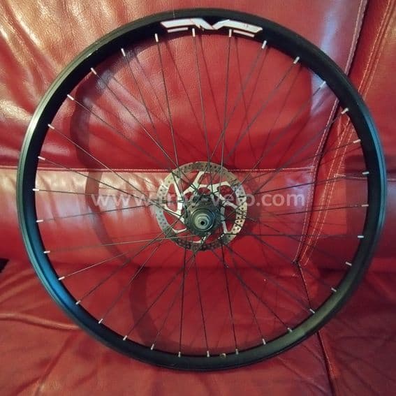 Roue avant 26" pouces disque centrekock Shimano ou a patins en Tbé - 3