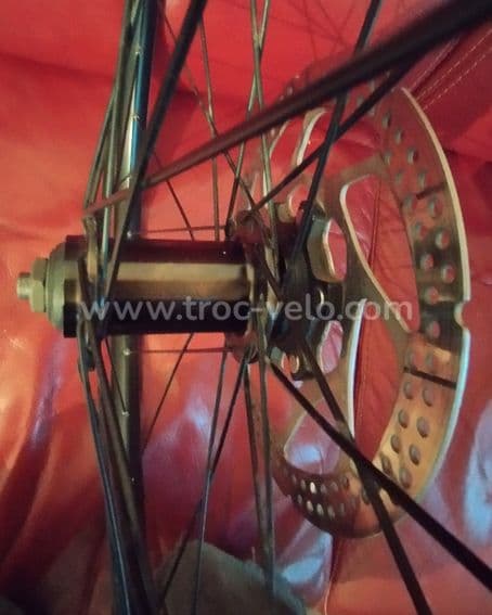Roue avant 26" pouces disque centrekock Shimano ou a patins en Tbé - 4