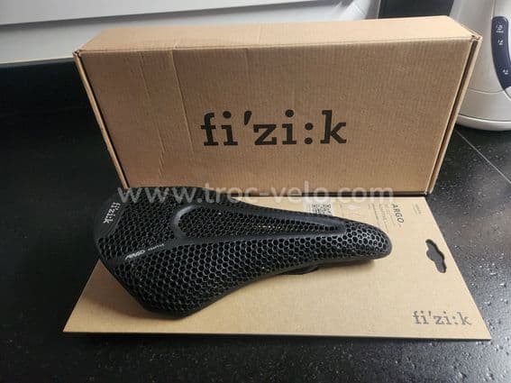 Selle FIZIK VENTO ARGO R3 ADAPTIVE 140mm Rails Kium Noir - 1