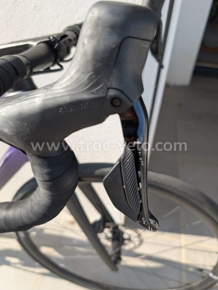 Vélo Rose Reveal 4 – Shimano 105 Di2 – 8,4 kg – Moins de 2 500 km - 8
