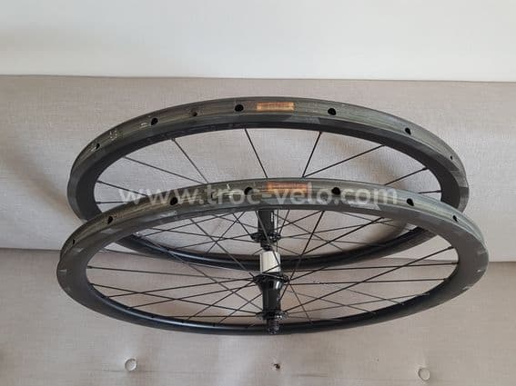 Roues neuves URSUS Miura TS37 UD Carbone à boyaux freinage patins Shimano HG - 4
