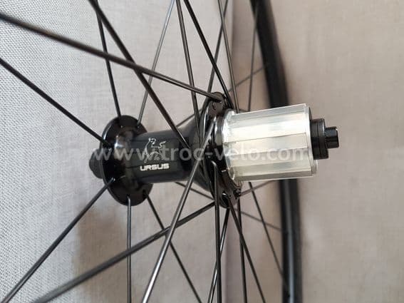 Roues neuves URSUS Miura TS37 UD Carbone à boyaux freinage patins Shimano HG - 7