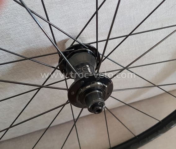 Roues neuves URSUS Miura TS37 UD Carbone à boyaux freinage patins Shimano HG - 9
