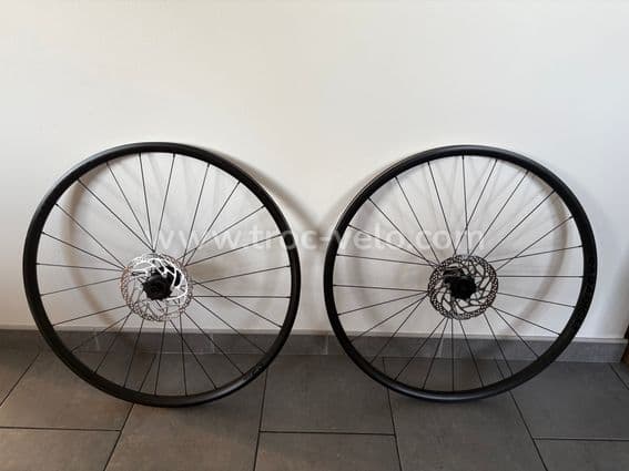 Roues Bontrager paradigm tlr 23 neuves - 1