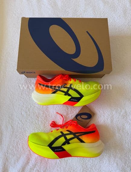 Chaussures Running asics Metaspeed Sky, carbone, neuve - 1