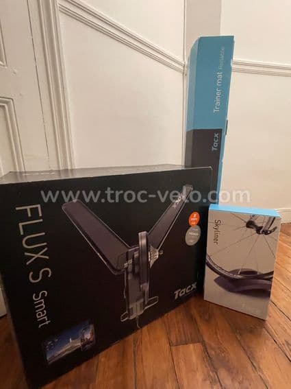 Ensemble home trainer Tacx Flux S Smart, tapis et support de roue avant - 1