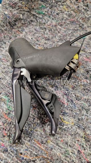 Ultegra 12sp Shifters + Dura-Ace calipers - 2