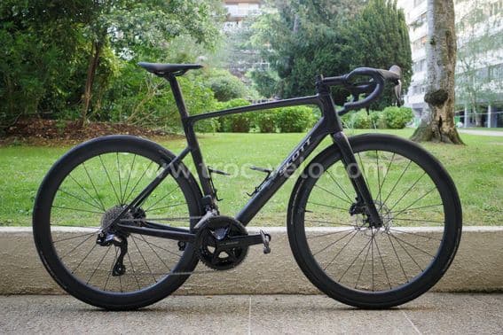 Scott Addict RC 30 Shimano 105 Di2 12V 700 mm Noir 2025 - 1