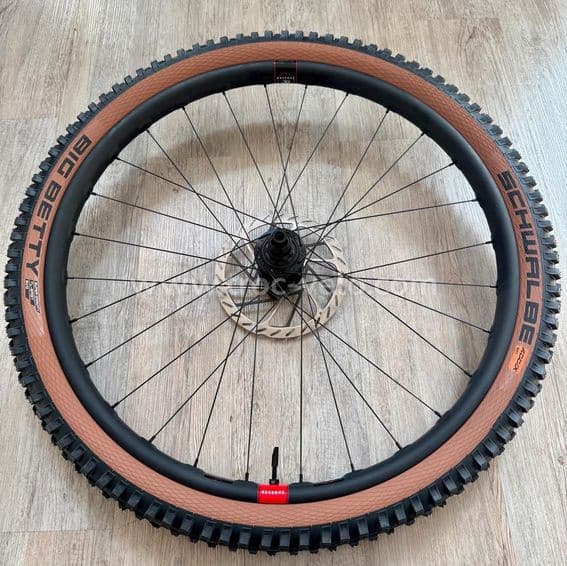 Roue arrière Santa Cruz Reserve 30 HD Carbon – Moyeux Industry Nine Boost - 1