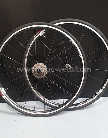 A vendre paire de roues DT Swiss PR1600 - 1